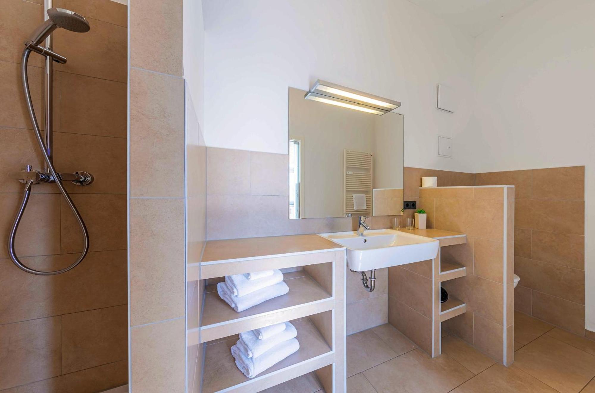 Altstadtapartment Carli- Komfortable Ferienwohnung Im Herzen Von Waren Luaran gambar
